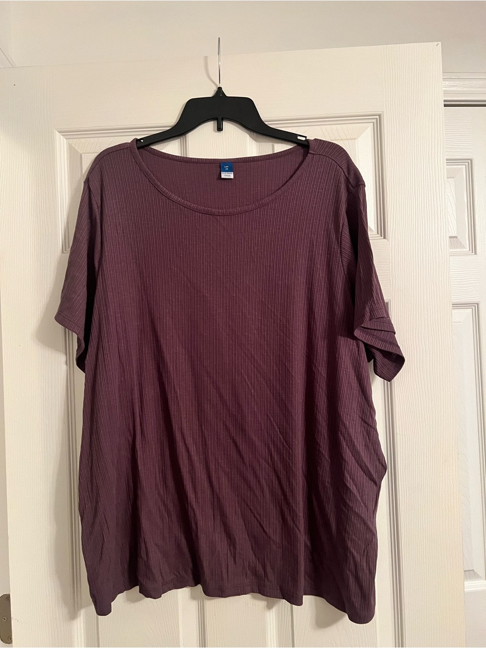 Old Navy Short-Sleeve Ribbed Tee in Plum